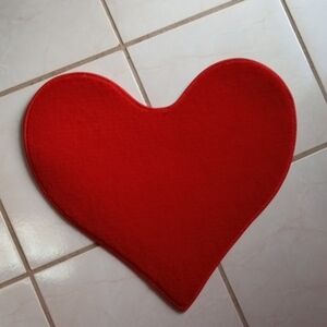 NWOT Red Heart-Shaped Rug 20 inches BY 15 inches (not oversized)